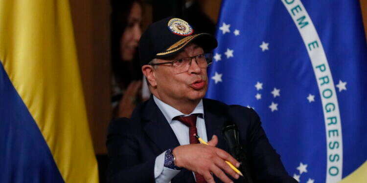 נשיא קולומביה גוסטבו פטרו. צילום: EPA/Carlos Ortega המשבר מול קולומביה: הקהילה היהודית מנסה לצמצם נזקים