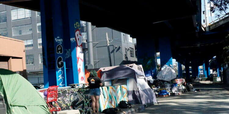 מאהל של חסרי בית בסן-פרנסיסקו. צילום: EPA מאהל של חסרי בית בסן-פרנסיסקו