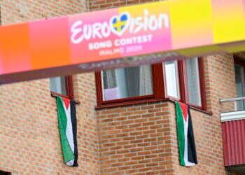 דגלי פלסטין על רקע הכניסה לכפר האירוויזיון במאלמו. EPA