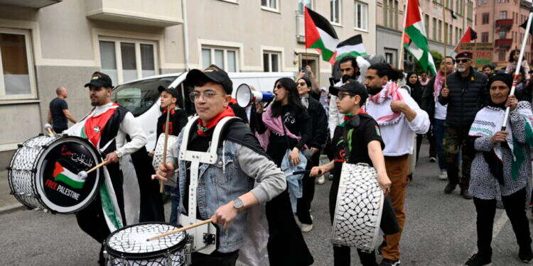 תהלוכה פרו-פלסטינית במאלמו, שוודיה. EPA תהלוכה פרו-פלסטינית במאלמו אתמול. EPA