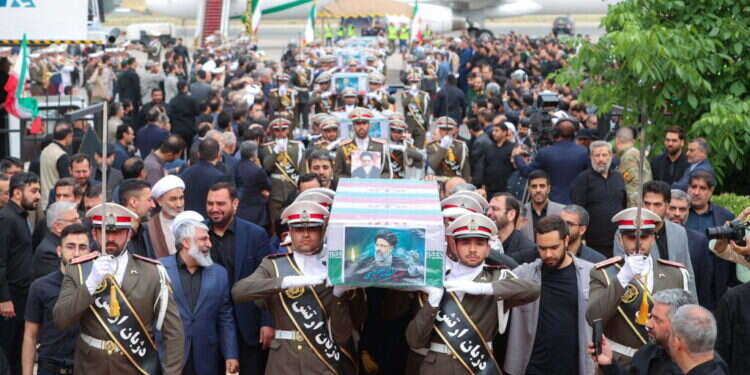 ארונו של ראיסי מגיע לטהראן צילום: EPA מות ראיסי הוא נס. אבל מה עושים עם נס כזה?