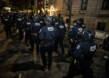 המשטרה כבשה מחדש את קמפוס אונ' קולומביה: עשרות סטודנטים נעצרו