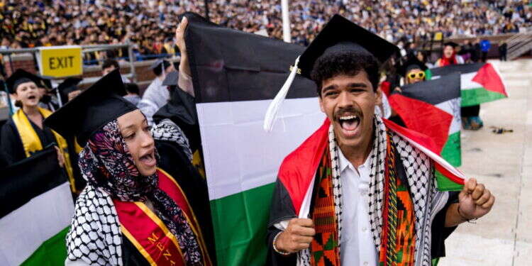 מפגינים נגד ישראל באוניברסיטת מישיגן