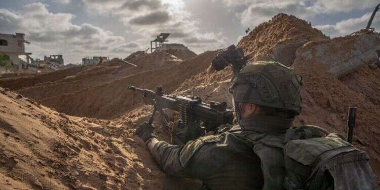 לוחמי צה תיעוד: אוגדה 99 משמידה תשתיות טרור ומחסלת מחבלים במרכז הרצועה