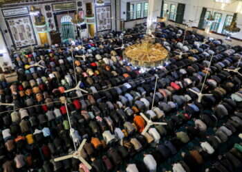 מתפללים מוסלמים במסגד באידליב, רמדאן / אפריל 2024. צילום: AFP