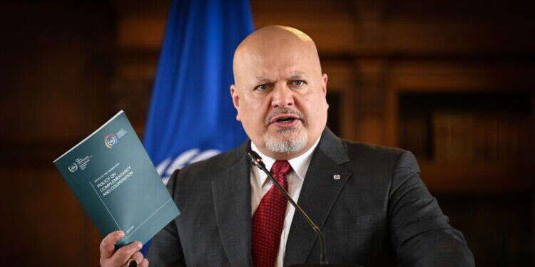 התובע הראשי בבית הדין הפלילי הבינלאומי בהאג, כרים קאן. צילום: Luis ACOSTA / AFP) חוסר תום לב: התובע הראשי בהאג היה אמור לבקר בישראל