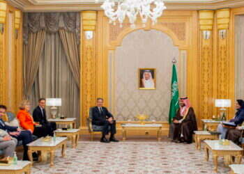 כמה רחוק מוכנה ארה"ב ללכת? בלינקן ובן־סלמן בחודש שעבר. צילום: איי.אף.פי