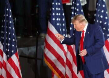 השופט לטראמפ: הפוסטים שלך עלולים להכניס אותך לכלא