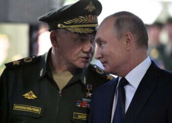 פוטין משנה את מאזן הכוח: מאחורי ההדחה של שר ההגנה הרוסי