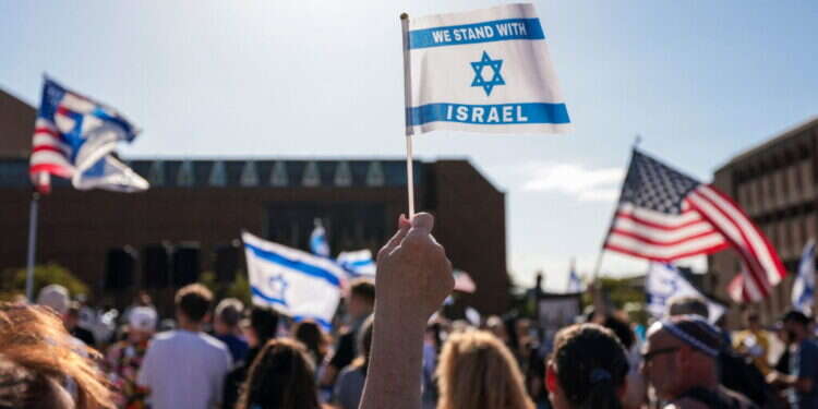 הפגנת תמיכה בישראל, וושינגטון. צילום: AFP המספרים מוכיחים: בניגוד לעמדת הממשל, רוב האמריקנים תומכים בישראל