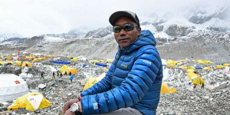 "רק עבדתי": "איש האוורסט" שבר את שיא ההעפלות להר