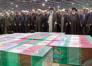 חמינאי ובכירי המשטר באיראן בהלווייתו של ראיסי, השבוע. צילום: איי.אף.פי