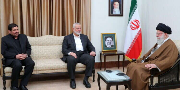 צילום: אתר מנהיגה העליון של איראן / AFP איראן: מנהיגי "ציר הרשע" התכנסו לדון במלחמה בישראל