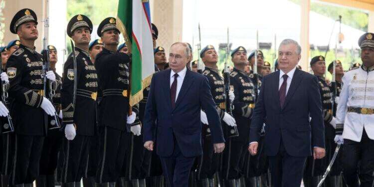 אצבע בעין למערב: פוטין בונה כור גרעיני חדש – במדינה מוסלמית