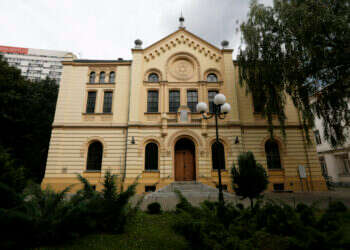 ההתקפה על בית הכנסת בוורשה: עצרת מחאה וגינויים מקיר לקיר