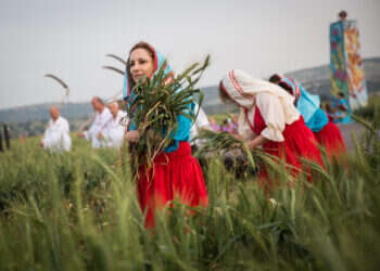חברי קיבוץ רמת יוחנן מציינים את ספירת העומר בטקס מיוחד, 2017