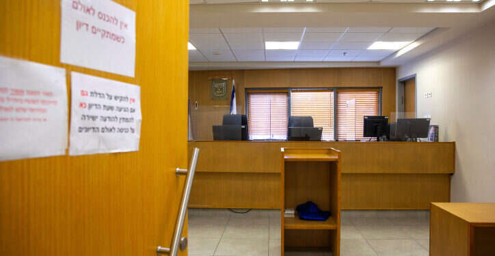 בית דין רבני, אילוסטרציה. צילום: אוליבייה פיטוסי, פלאש 90 בית הדין בתי הדין הרבניים הרבני דיינים