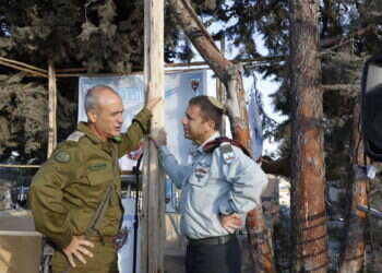 "רק אג'נדה אחת - ביטחון". תא"ל בלוט ואלוף יהודה פוקס. צילום: גרשון אלינסון, פלאש 90