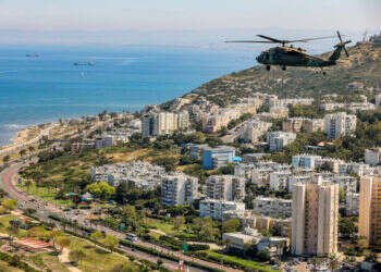 מסוק צה"ל מעל חיפה, מטס יום העצמאות תשפ"ג 2023. צילום: פלאש 90