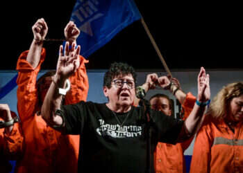 שפי פז בהפגנה בשנה שעברה. צילום: Avshalom Sassoni/Flash90 שפי פז לשופטת: לא מתחרטת על שום דבר, בזה לאכיפה הבררנית