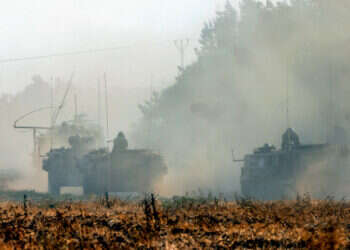 כוחות צה"ל סמוך לשדרות, למחרת הטבח בעוטף עזה. צילום: יוסי זמיר, פלאש 90