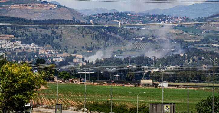 מושב מרגליות, מעל קריית שמונה, תחת מתקפת טילי חיזבאללה, בחודש מאי. צילום: אייל מרגולין, פלאש 90 "נזק גדול יותר מחיזבאללה": במרגליות דורשים להוציא את צה"ל מהמושב