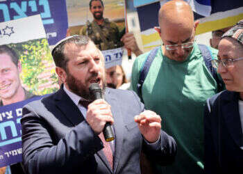 השר עמיחי אליהו בהפגנת פורום הגבורה. צילום:  Yonatan Sindel/FLASH90 מפגינים נגד עצמם: הורים שכולים הפגינו מול נתניהו – כמה מהשרים הצטרפו