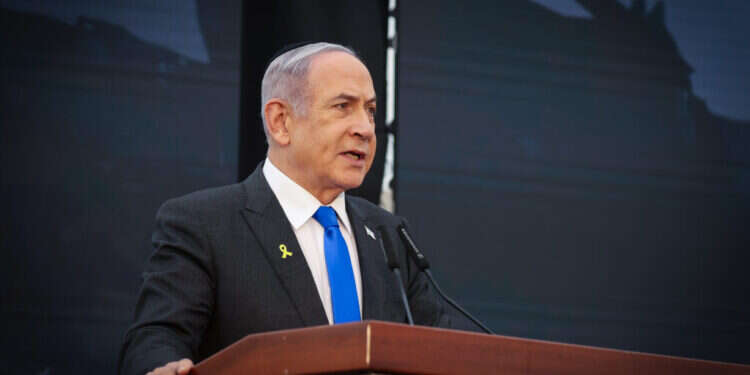 נתניהו נואם בטקס יום הזיכרון, אמש. צילום: Amit Shab פלאש 90 "לעולם לא נשכח את טבח התינוקות, את ההתעללות, את האונס ואת השחתת הגופות"