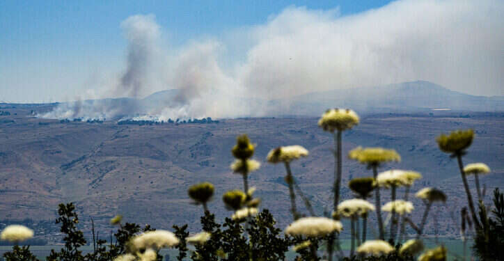 פגיעת רקטות מלבנון באזור רמת הגולן. צילום: אייל מרגולין, פלאש 90 פגיעת רקטות מלבנון באזור רמת הגולן, ארכיון. צילום: אייל מרגולין, פלאש 90
