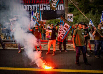 הפגנת  הפגנת "אחים לנשק" על כביש 1. צילום: יונתן זינדל, פלאש 90