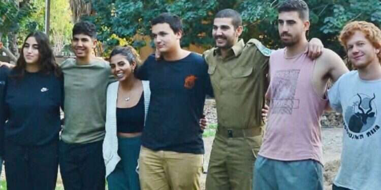 מימין: עידו אפל הי "עוד זה מדבר וזה בא": מתוך שכבת גיל של תשעה, שלושה נפלו במלחמה