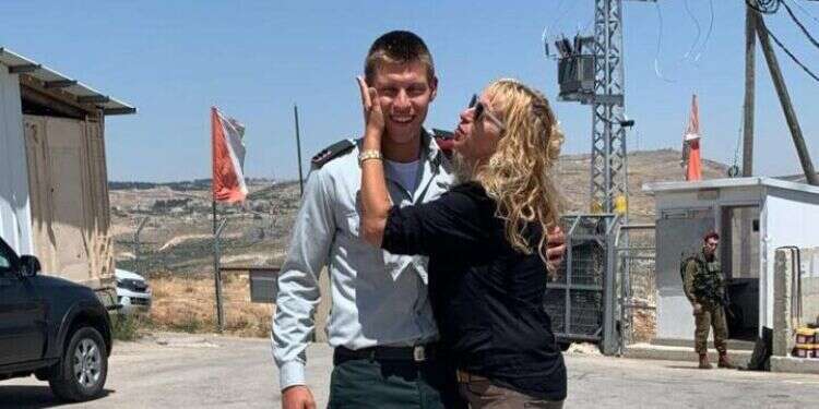 לדמן עם בנה אריאל. צילום: באדיבות המשפחה לדמן עם בנה אריאל. צילום: באדיבות המשפחה