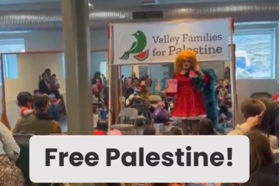 שעת סיפור עם דראג קווין וקריאות לשחרור פלסטין. צילום מסך מ-X שעת סיפור עם דראג קווין וקריאות לשחרור פלסטין. צילום מסך מ-X