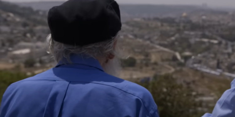 בין ההתפעמות העצומה להיעדר האמירה: סוד הקסם של מר שושני