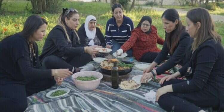 האימהות השכולות בסרט "שכול, אוכל, געגוע". צילום: יוסף שלסט