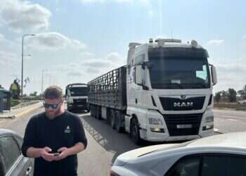 פעילי צו 9 חוסמים את משאיות הסיוע – במעבר הגבול עם ירדן