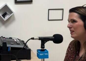 שירה מילר באולפן ההקלטות של מקור ראשון