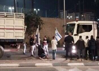 עימותים עם המשטרה ומעצר בני משפחות שכולות בחסימת משאיות הסיוע
