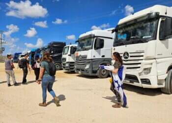 עימותים עם המשטרה ומעצר בני משפחות שכולות בחסימת משאיות הסיוע