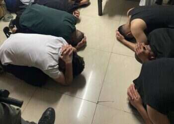 למרות המלחמה: בתי עסק רבים מעסיקים ומלינים שב"חים