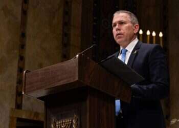 "לא לקח זמן רב עד שהעולם סובב את גבו. התמיכה הפכה לגינוי"