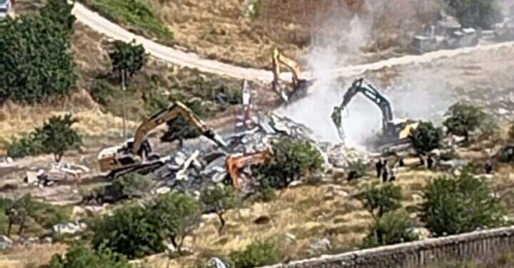 אחרי מאבק שנמשך 20 שנה: נהרס "הארמון" הלא חוקי ליד אפרת