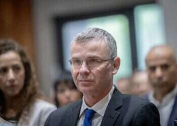 יריב לוין במשפט נתניהו: ניסו להוציא דברים בכוח, הרגשתי מאוים