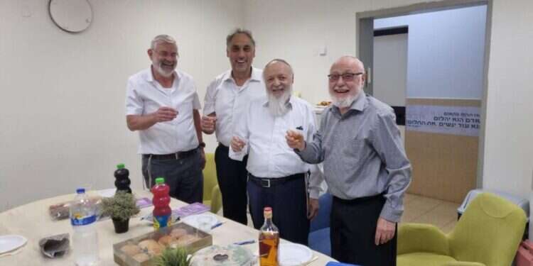 הושג הסכם בין הרב לורנץ ומרכז יב סוף טוב לסערה בישיבת נחלים: הרב לורנץ יישאר בתפקידו