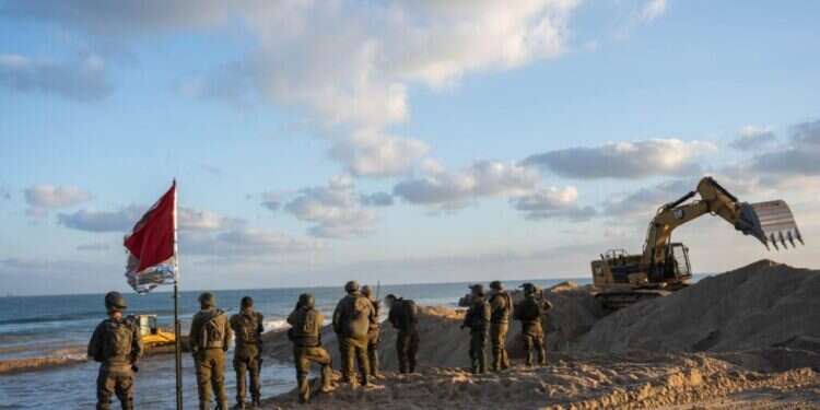 צה"ל: הושלם חיבור הרציף הצף לעזה, כניסת משאיות תחל בקרוב