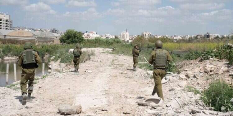 לוחמי צה לוחמי צה"ל בסריקות באזור קו התפר, לאחר הירי לבת חפר וליישובי הסביבה מאזור טול-כרם. צילום: דובר צה"ל