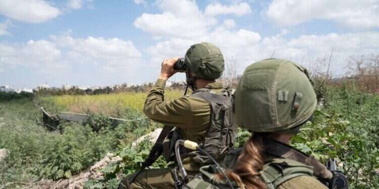 לוחמי צה לוחמי צה"ל בסריקות באזור קו התפר, לאחר הירי לבת חפר וליישובי הסביבה מאזור טול-כרם. צילום: דובר צה"ל