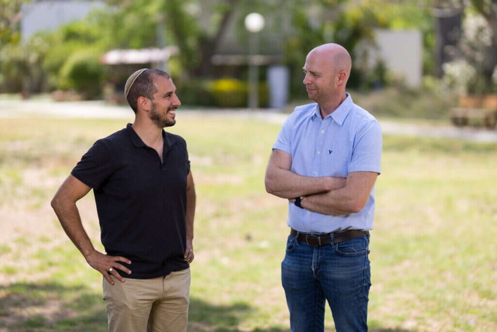 "השאלות הקשות והמחלוקות הן שיובילו אותנו לאחדות". אמיר תיבון ואליה מימון. צילום: לירון מולדובן