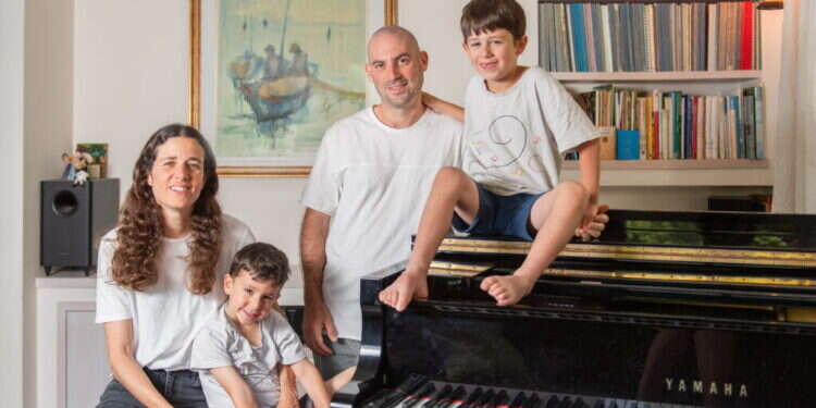 משפחת פוגל. צילום: אביטל הירש משפחת פוגל. צילום: אביטל הירש