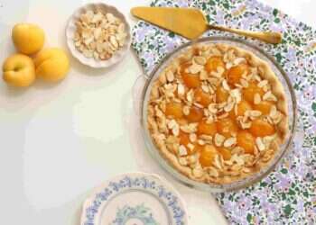 טארט משמש וקרם שקדים. צילום: אפרת ליכטנשטט